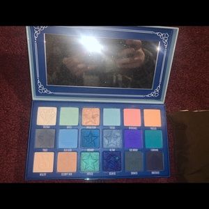 Jeffree Star blue blood palette